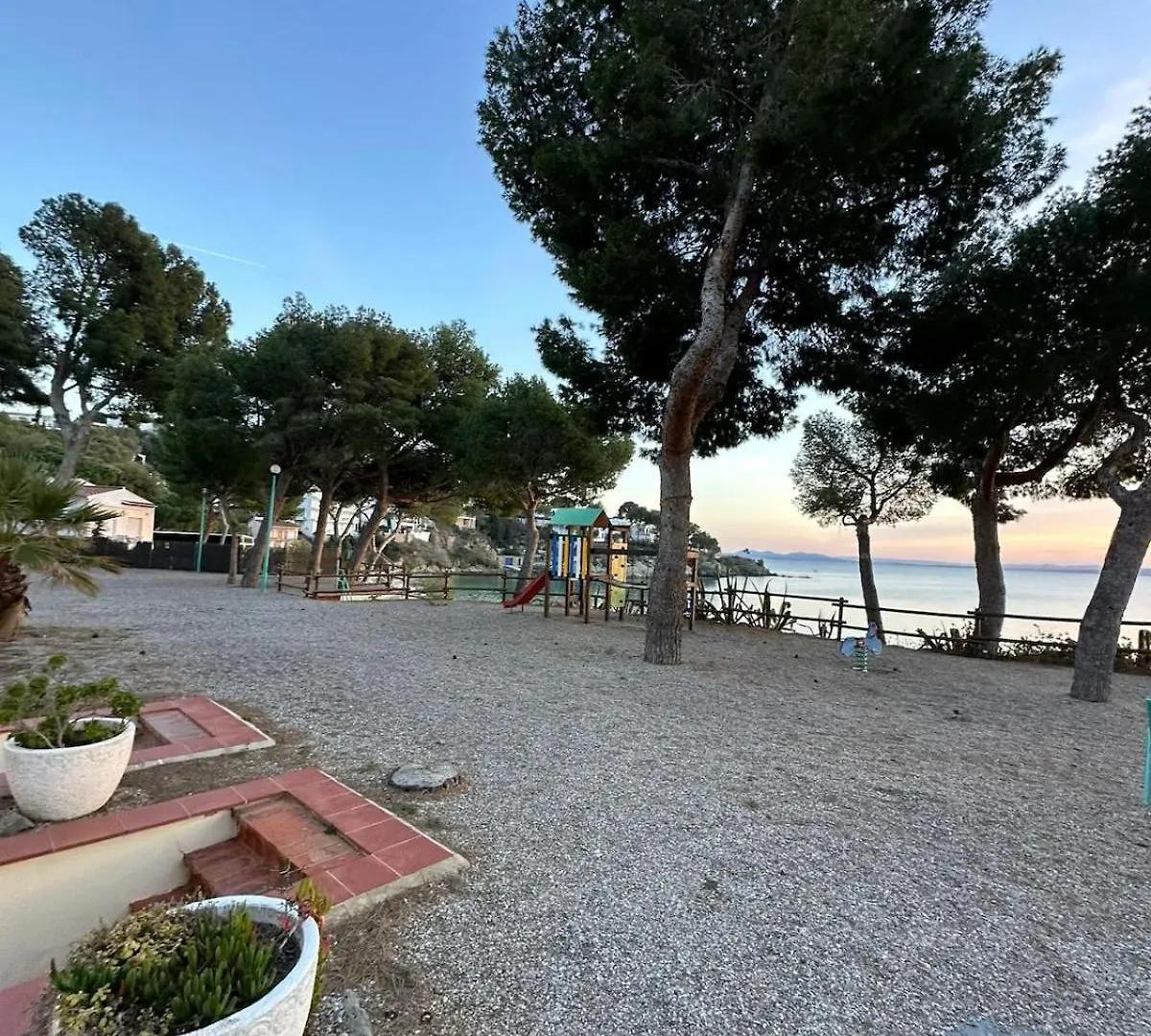 רוזס Apart En Almadraba Vista Al Mar Inmo Asesoria El Akel דירה